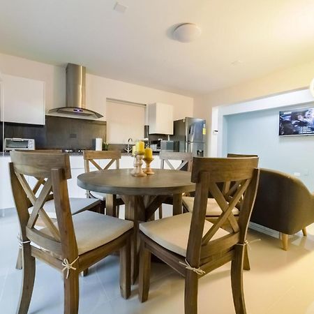 Koyari Modern Condos 9Br 7Ba Sleeps 26 W/ Pool And Roof Deck 팜비치 외부 사진