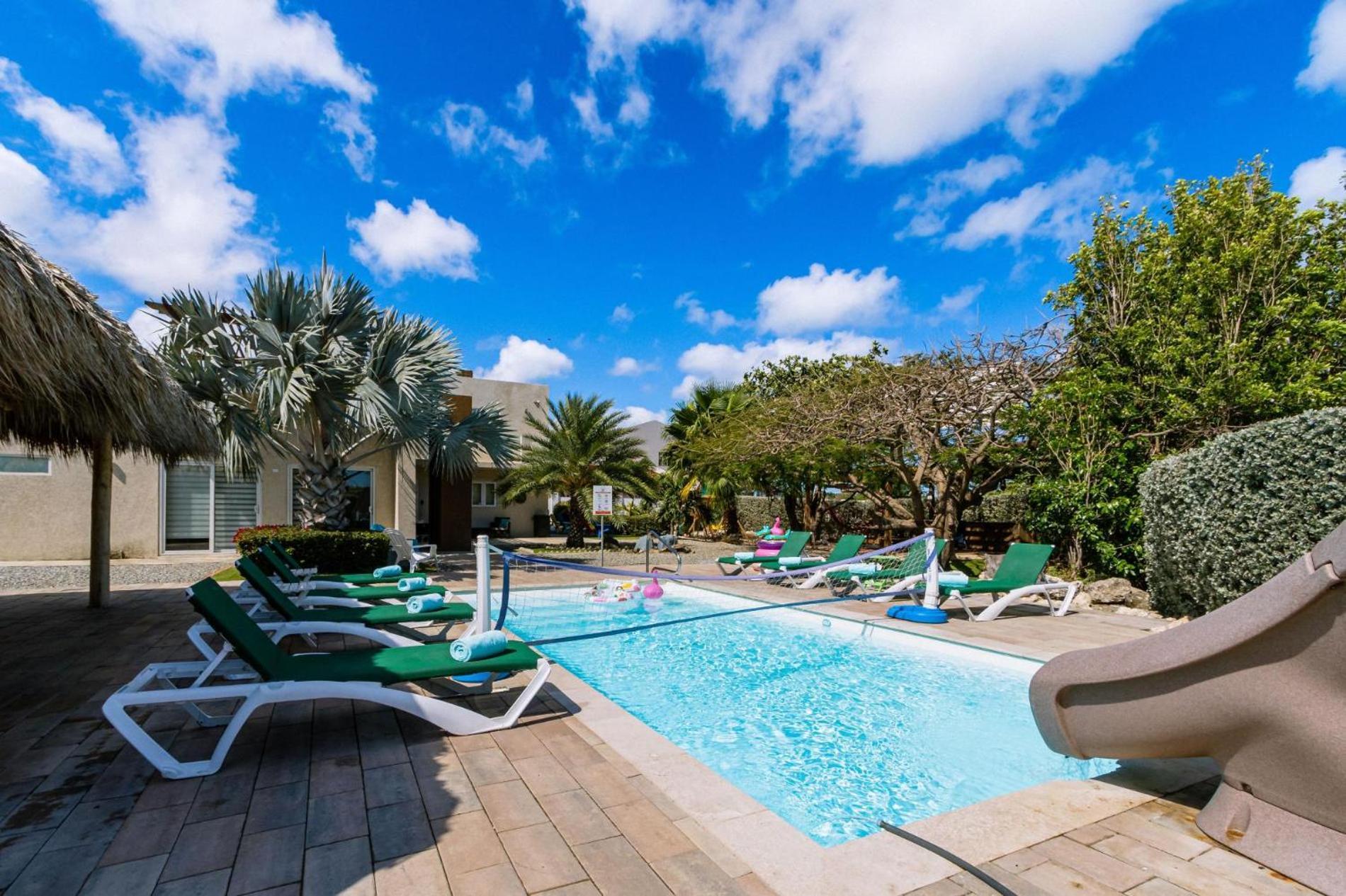 Koyari Modern Condos 9Br 7Ba Sleeps 26 W/ Pool And Roof Deck 팜비치 외부 사진