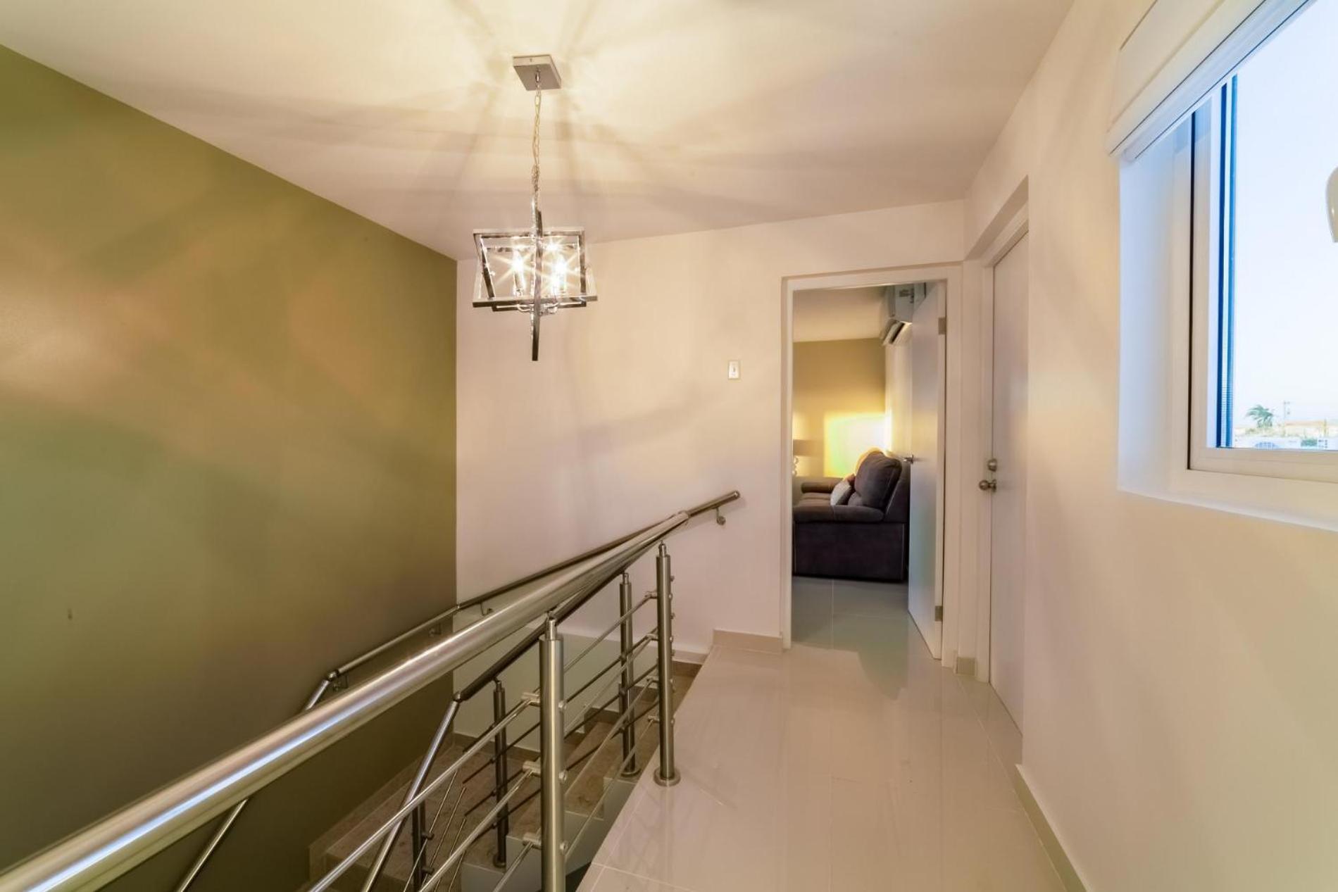 Koyari Modern Condos 9Br 7Ba Sleeps 26 W/ Pool And Roof Deck 팜비치 외부 사진