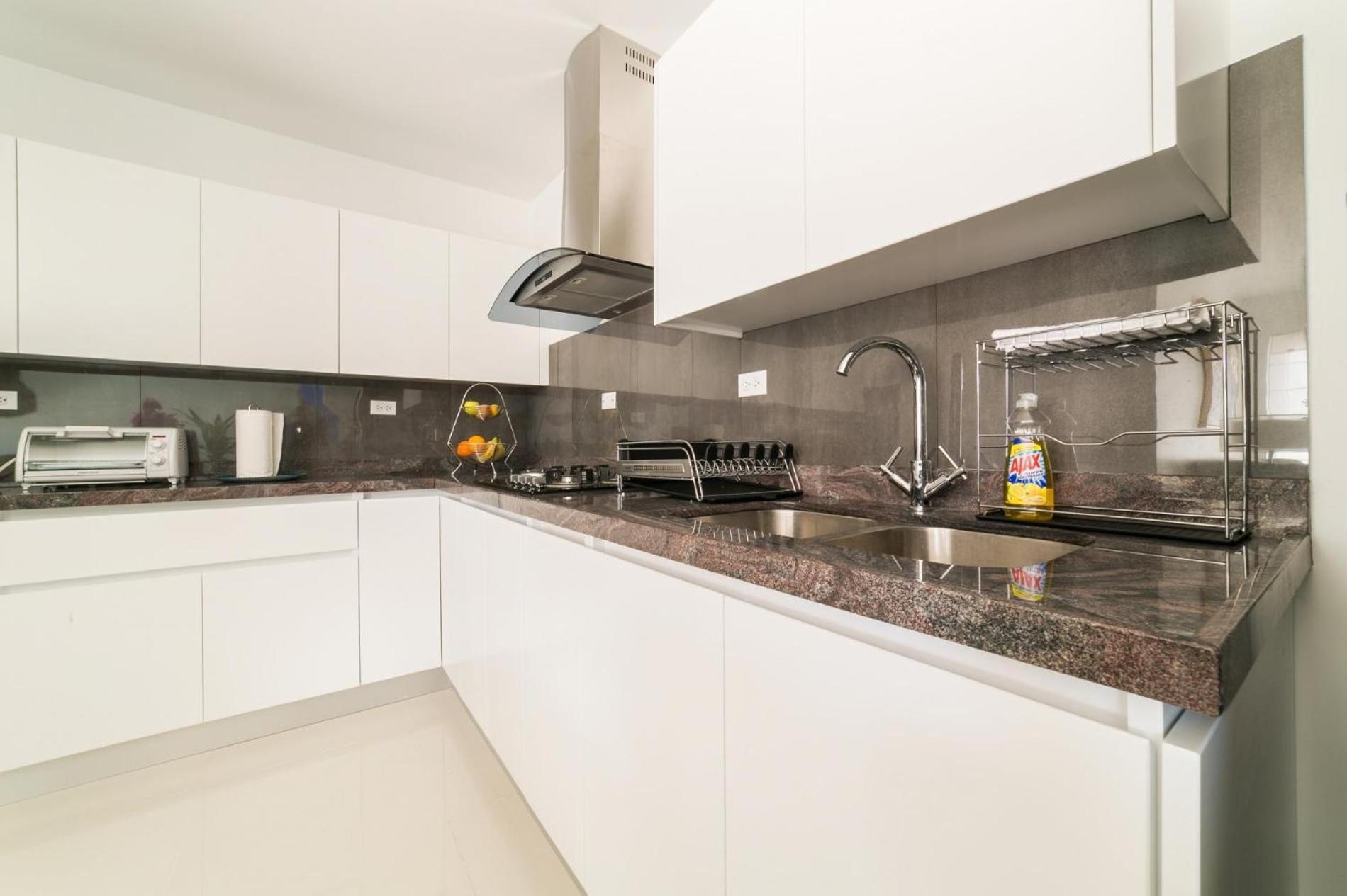 Koyari Modern Condos 9Br 7Ba Sleeps 26 W/ Pool And Roof Deck 팜비치 외부 사진