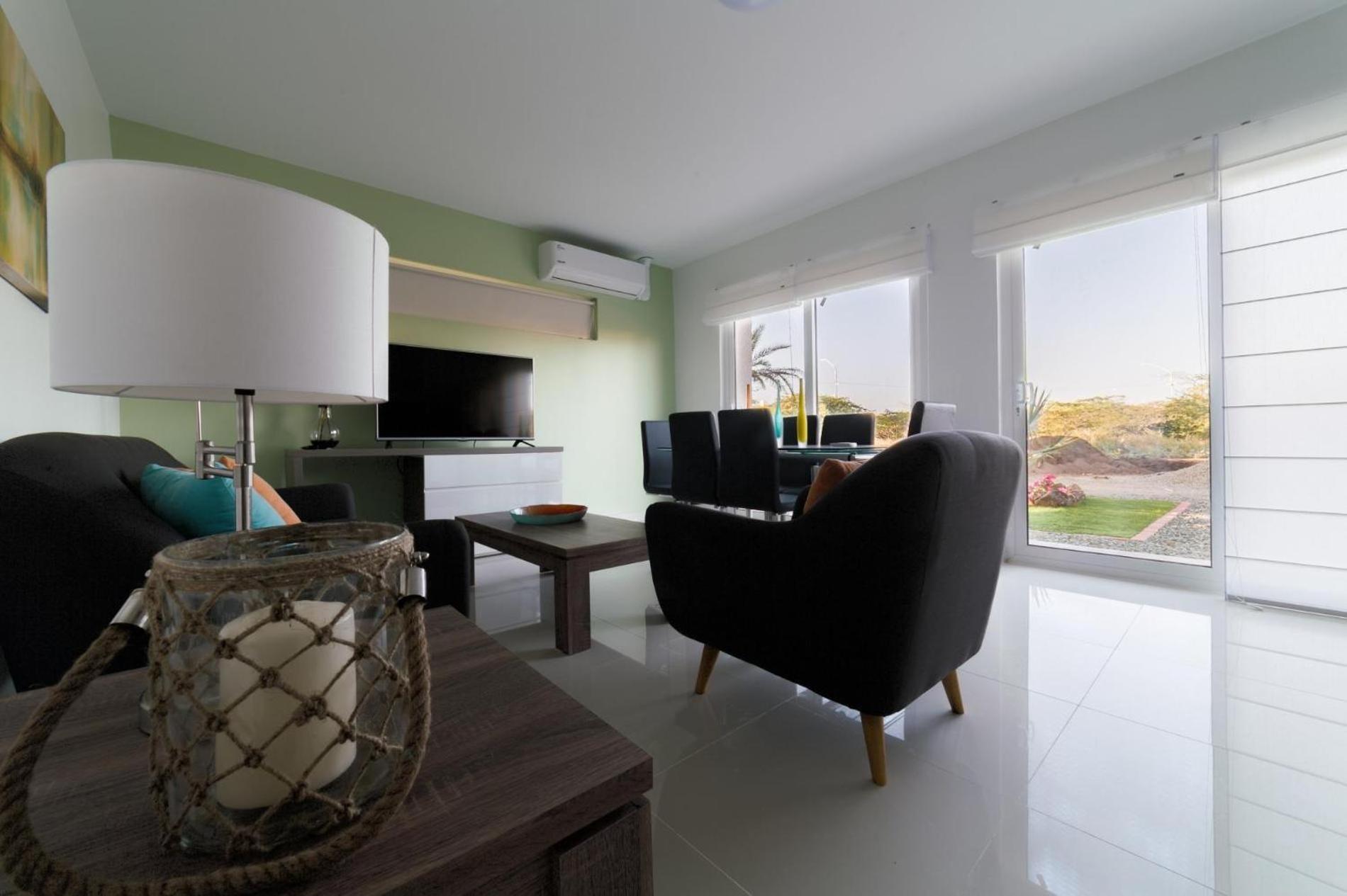 Koyari Modern Condos 9Br 7Ba Sleeps 26 W/ Pool And Roof Deck 팜비치 외부 사진