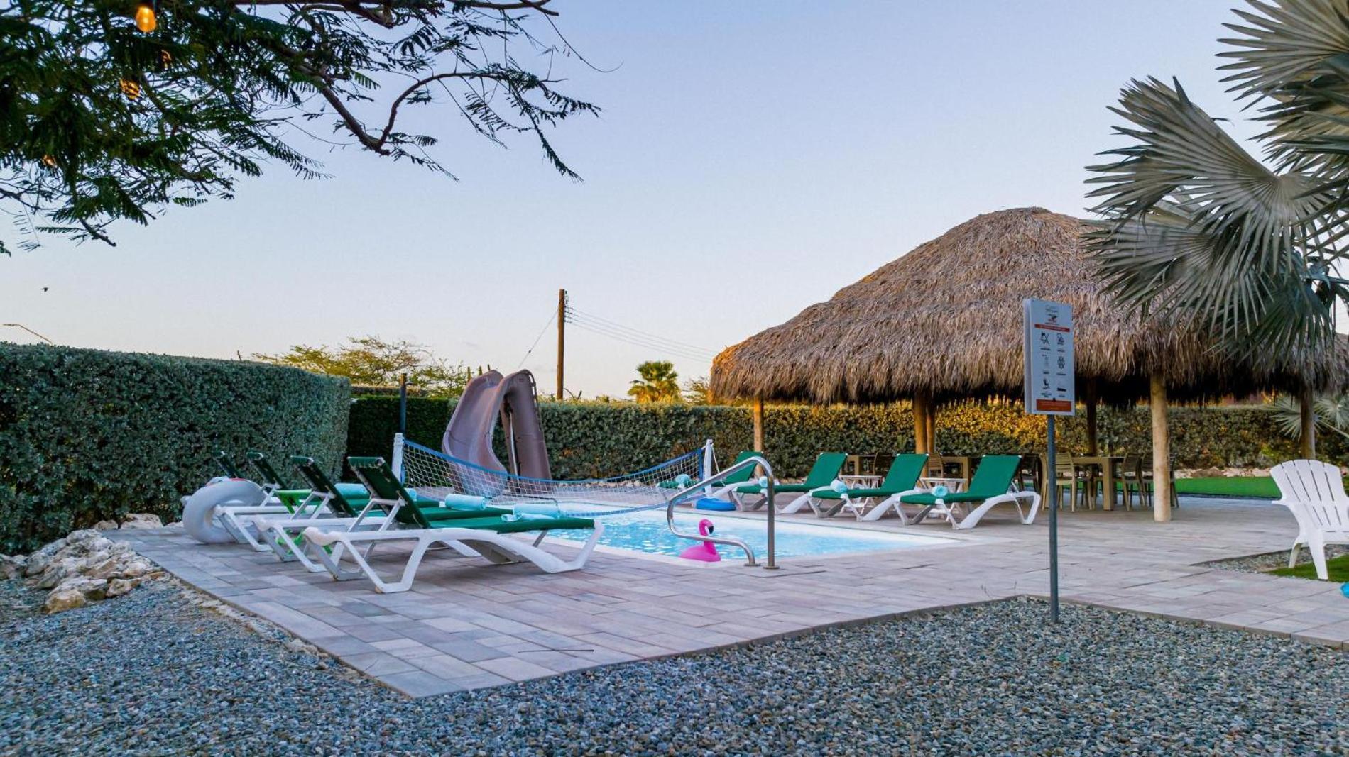 Koyari Modern Condos 9Br 7Ba Sleeps 26 W/ Pool And Roof Deck 팜비치 외부 사진