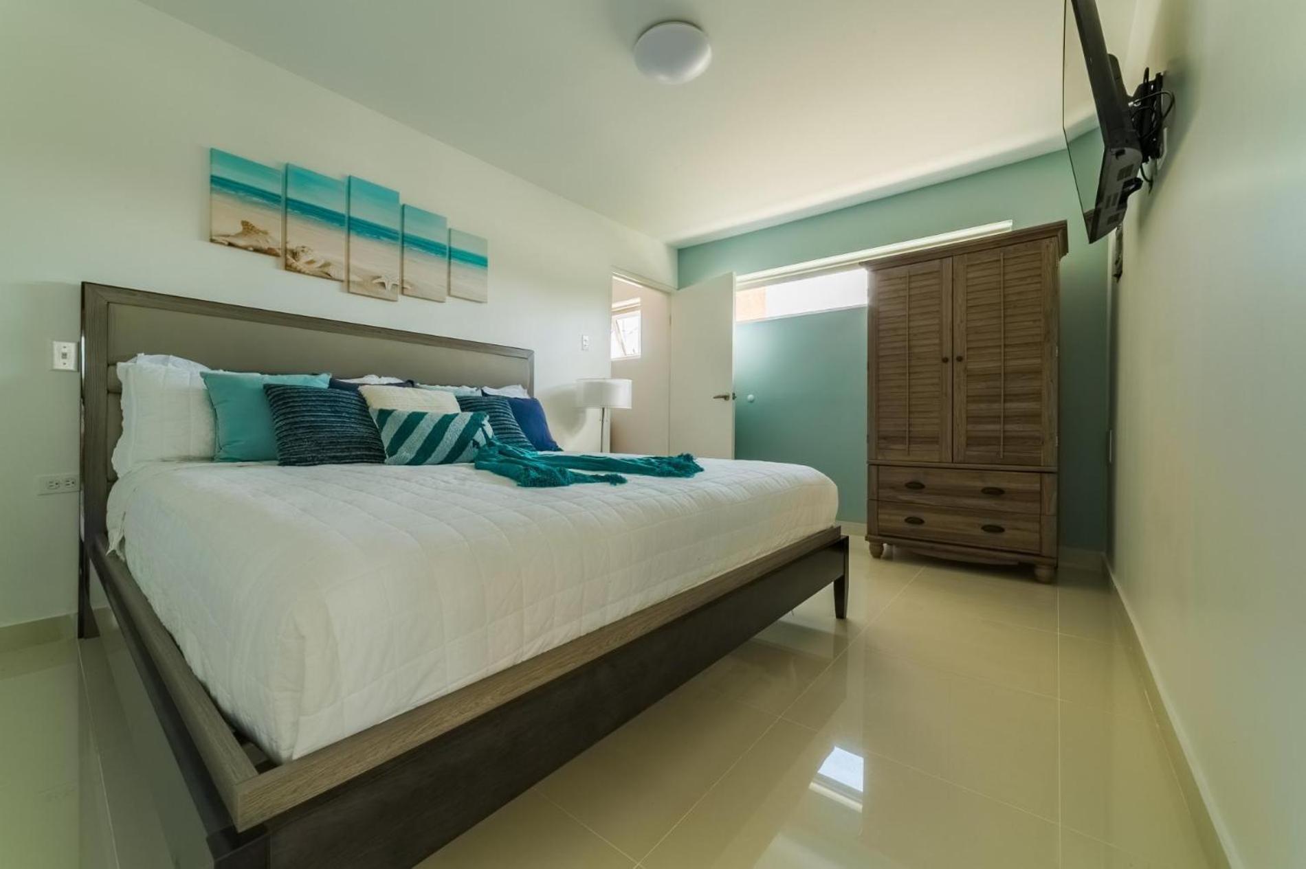Koyari Modern Condos 9Br 7Ba Sleeps 26 W/ Pool And Roof Deck 팜비치 외부 사진